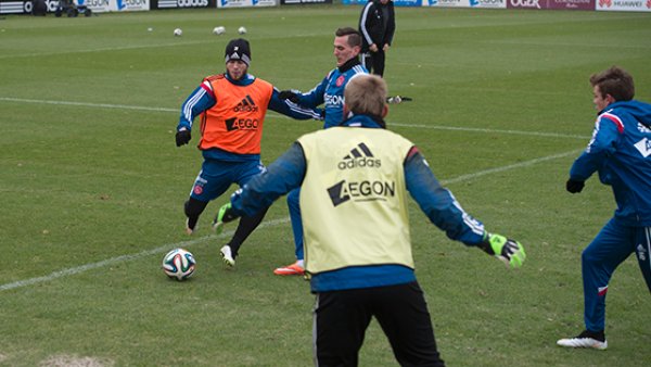 紧张激烈而 紧张激烈而